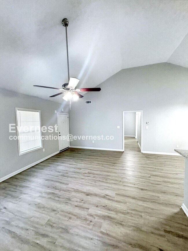 Foto del edificio - 242 Bridgeport Ln