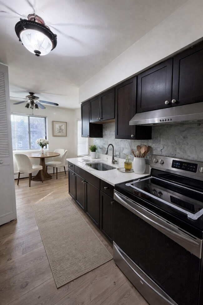 Building Photo - 6250 N Kenmore Ave