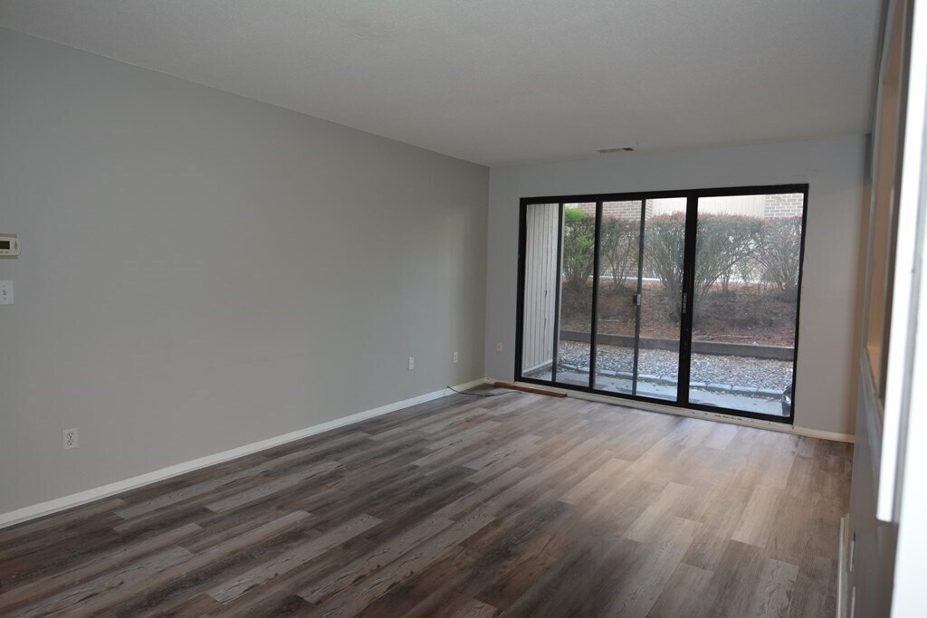 40 Shrewsbury Green Dr Unit D, Shrewsbury, MA 01545 Room for Rent in