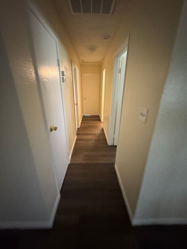 Building Photo - Oleander