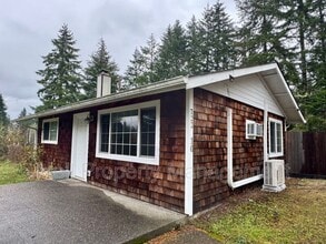 Building Photo - 10 Campfire Ct