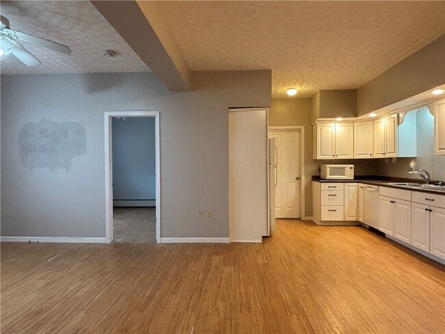 Building Photo - 16 Clifton St