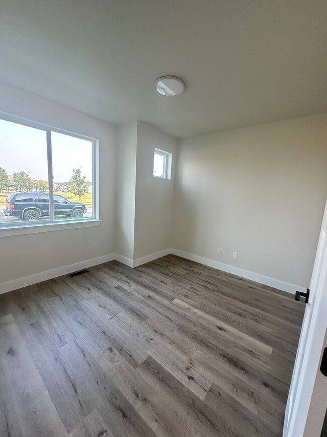 Building Photo - SHE1058