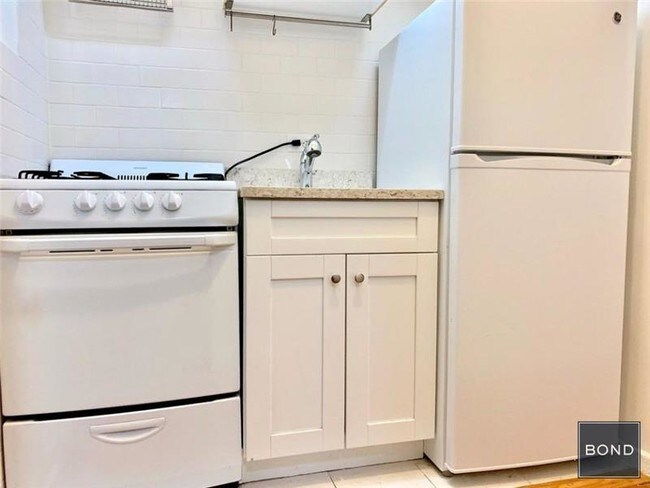 Building Photo - 328 W 83rd St