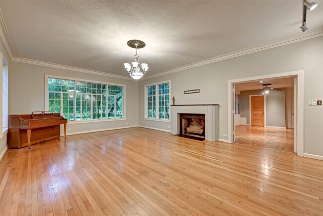 Foto del edificio - 4628 Roseneath Dr