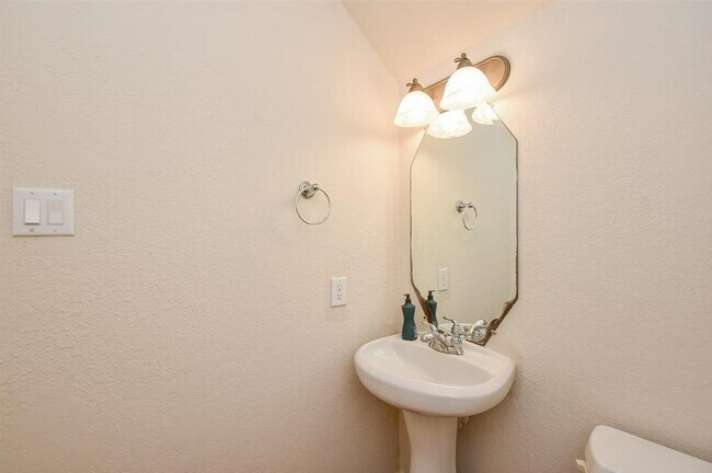 Foto del edificio - 3206 Holly Crossing Dr