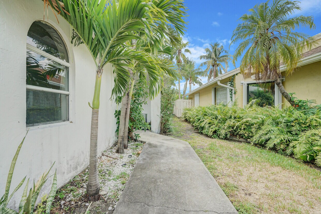 1640 Jackson St, Hollywood, FL 33020 - Townhome Rentals in Hollywood FL |  Apartments.com