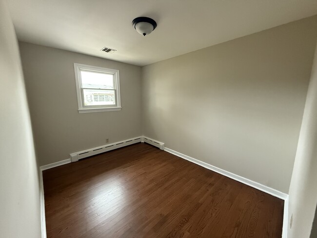 Building Photo - 607 1st Ave