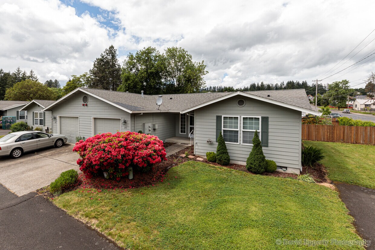 Foto principal - 345 N Vernonia Rd