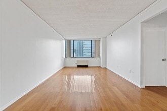 Building Photo - 45 River Dr S