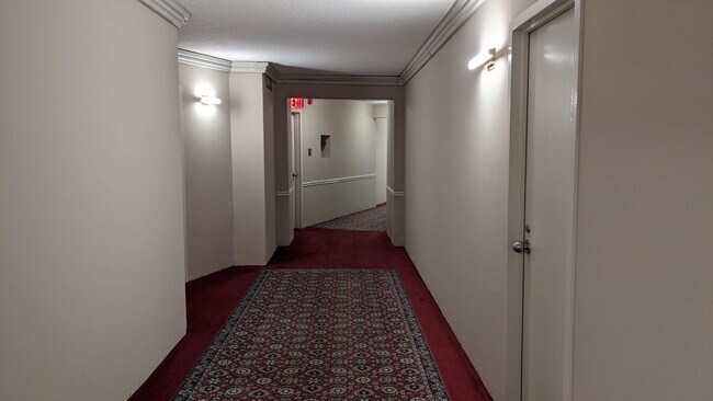 Foto del edificio - 8360 Greensboro Dr