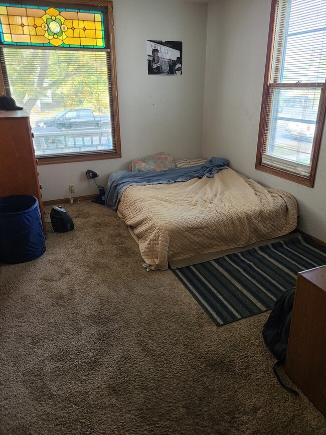 Lower bed 1 - 1328 State St