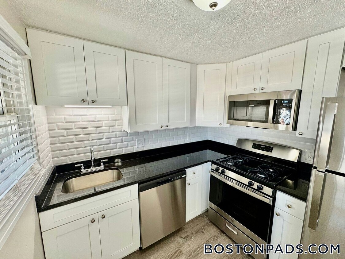 Foto principal - 108 Shawomet Ave