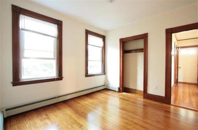 Building Photo - 45 Locke St
