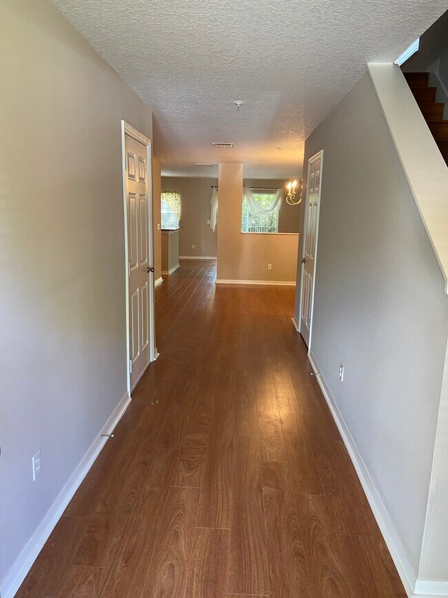 Foto del edificio - 243 Sterling Springs Ln