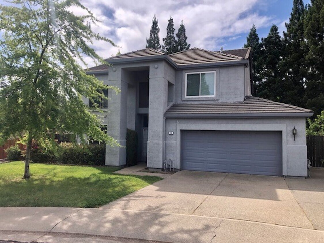 Primary Photo - Spacious and beautiful 3 bedroom 2.5 bath ...
