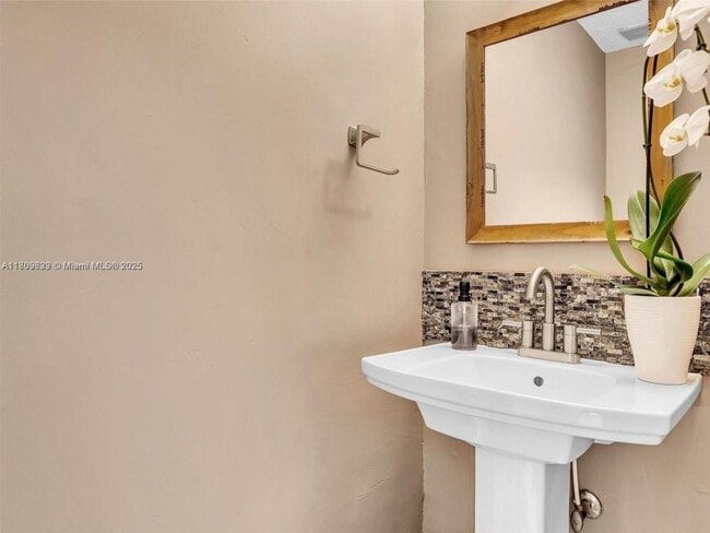 Building Photo - 3 bedroom in Cooper City FL 33330