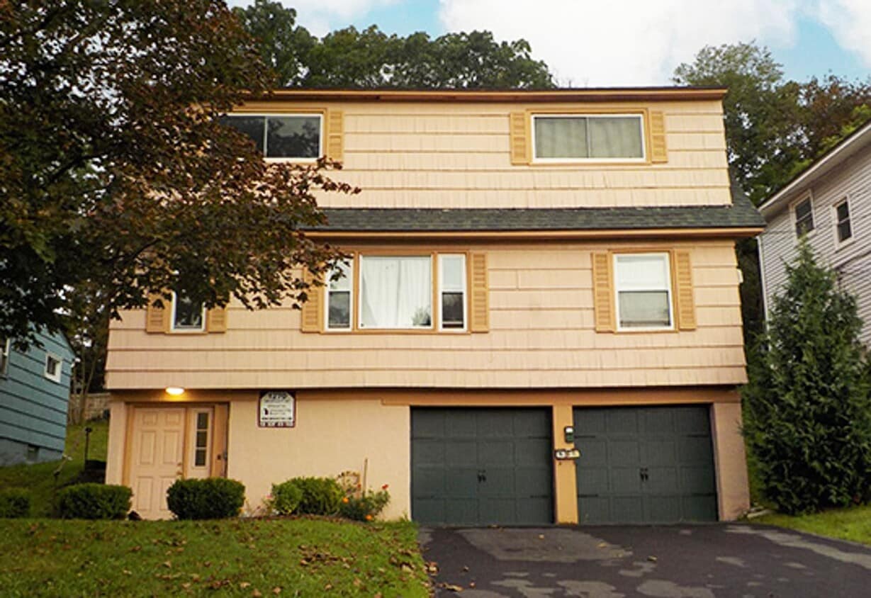 Primary Photo - 3 Bed |1 Bath Beautiful Flat with Garage A...