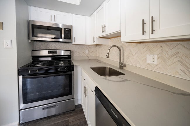 Building Photo - TimberCove Apartments