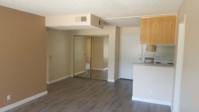 Building Photo - Sherman Grove Apartments