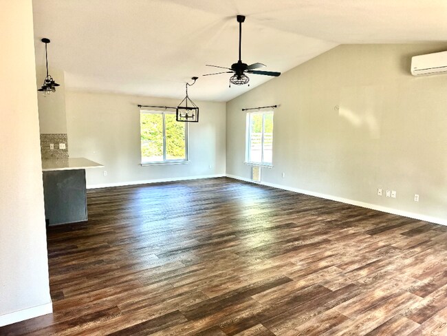 Foto del edificio - 101 NE Lennies Loop