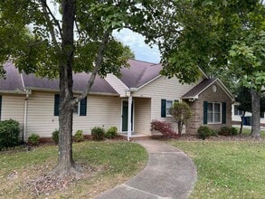Building Photo - 401 Hidden Creek Cir