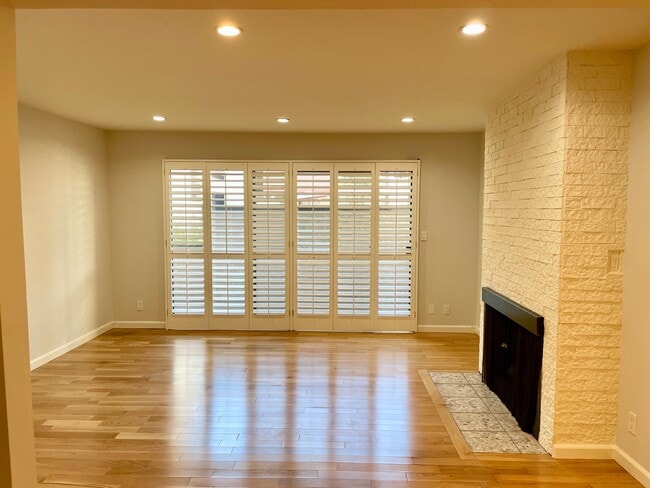 Hardwood floor , plantation shutters - 1325 Valley View Rd