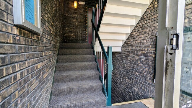 Building Photo - 1505 N Windsor Dr