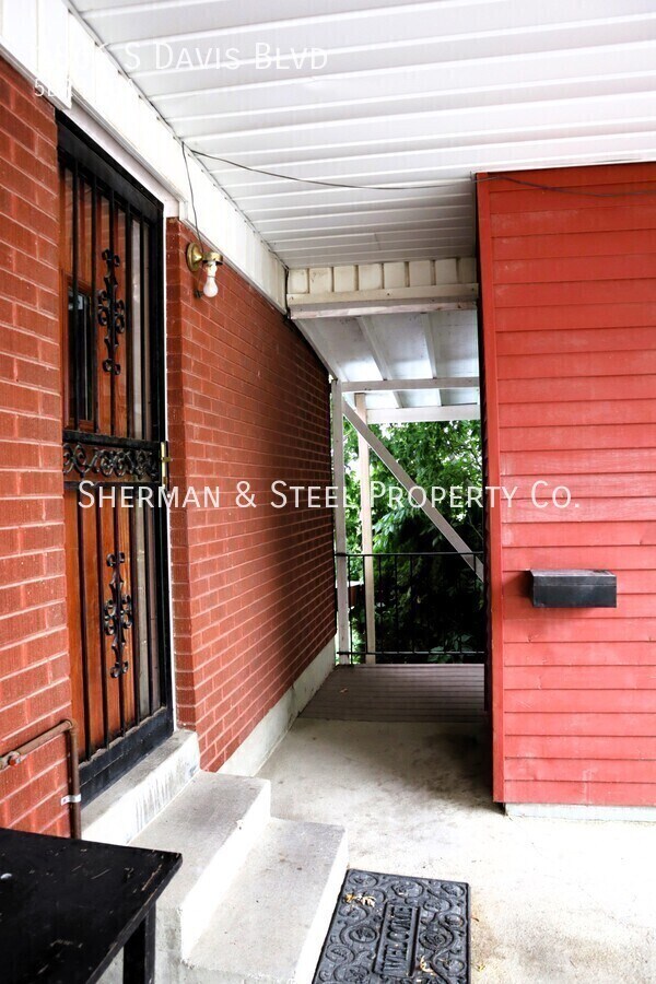 Foto del edificio - 1866 S Davis Blvd