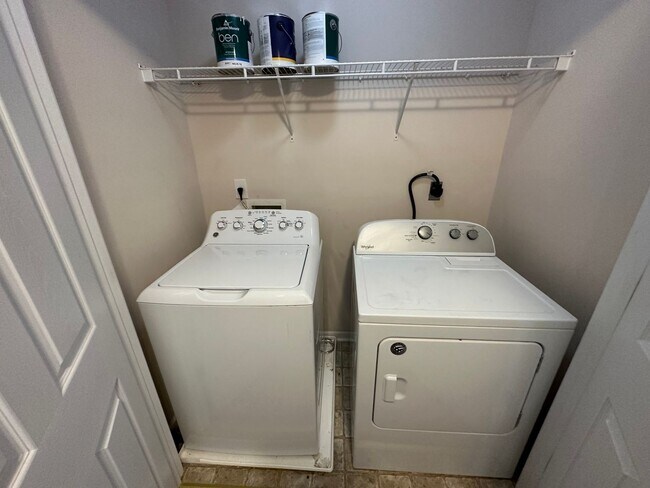 Foto del edificio - 3-bedroom, 3.5-bathroom nestled in Wyndhurst VA.