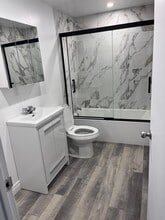 Building Photo - 7489 Av De Châteaubriand