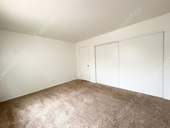 Foto del edificio - 8353 Fox St