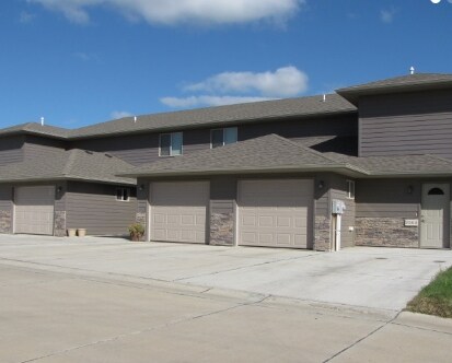 Foto principal - Pinecrest Estates Townhomes