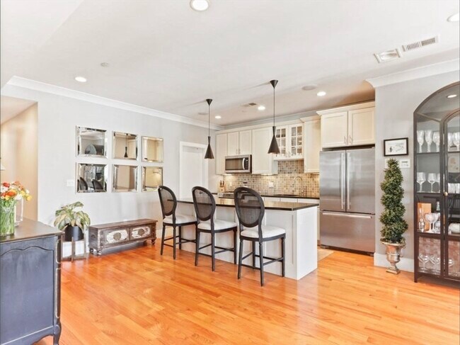 Foto del edificio - 525 E 7th St