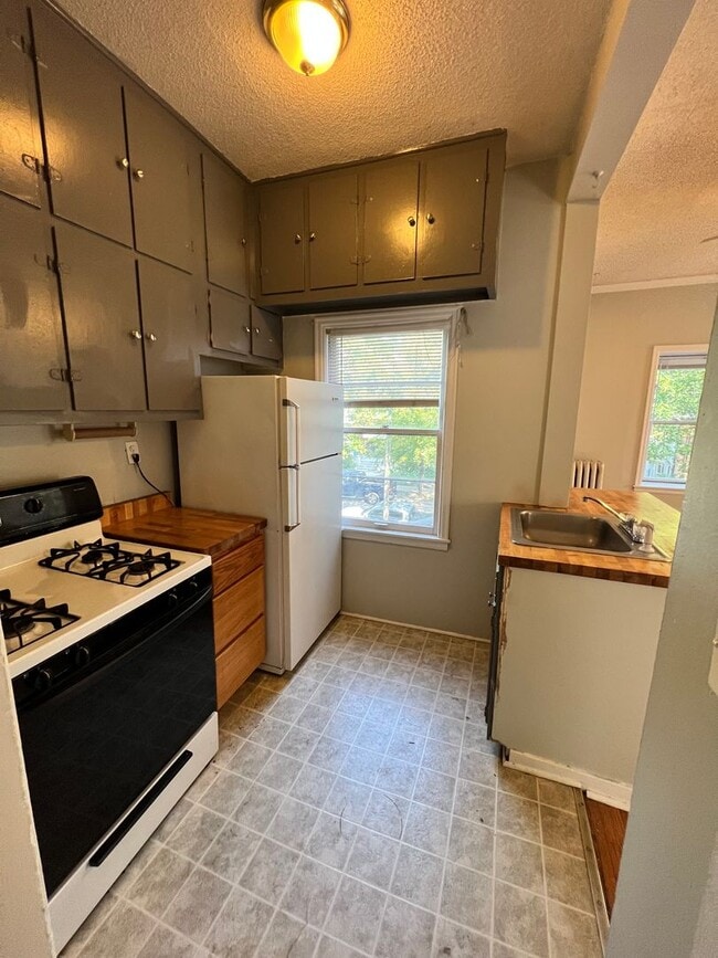 Building Photo - 3116 Fremont Ave S