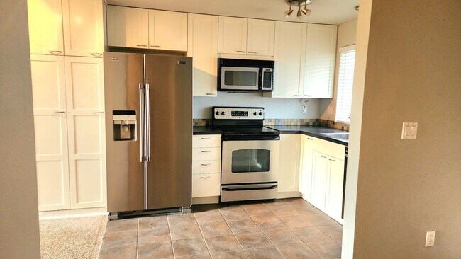 Foto del edificio - Lovely Oak Harbor Living and Pet Friendly!!