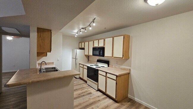 Foto del edificio - 1385 W University Ave