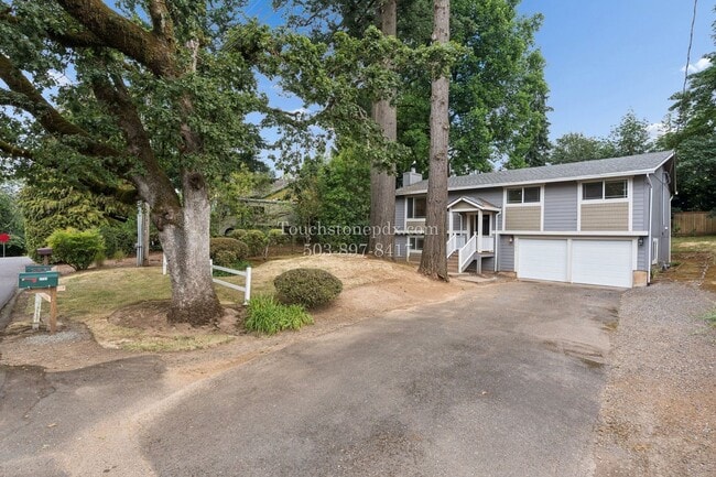 Building Photo - Inviting West Linn 4 Bed Home with Wood Fireplace, Deck, and 2-Car Garage