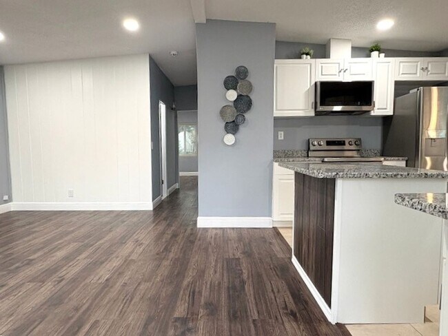 Foto del edificio - Beautifully Updated DeLand Home with Huge Fenced Backyard!!!