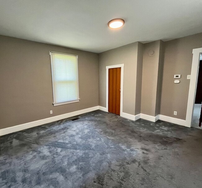 Building Photo - One Bedroom in Madison IL