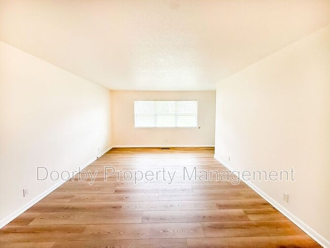 Foto del edificio - 7490 Austin Dr