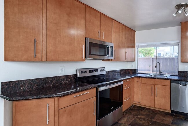 Building Photo - Amazing, Quiet University City Condo For Rent