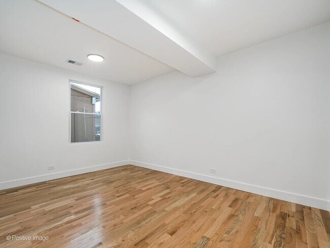 Foto del edificio - 3016 W 40th St