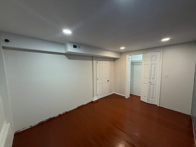 Building Photo - 1645 W Beach Ave
