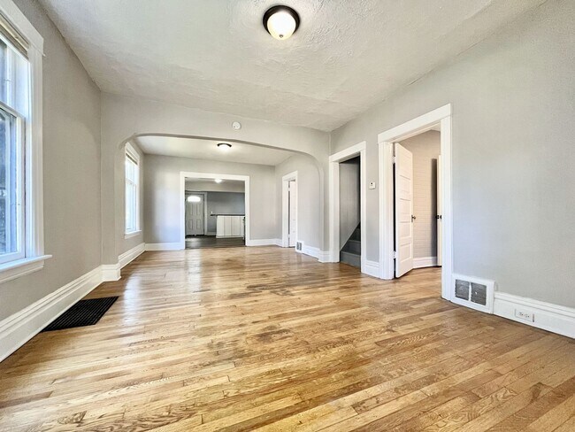Foto del edificio - Five Bedroom Home in Muskegon