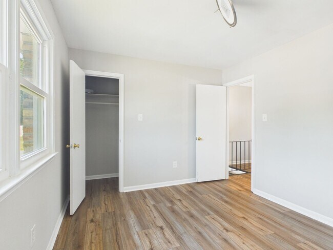Building Photo - 2305 Poplar St