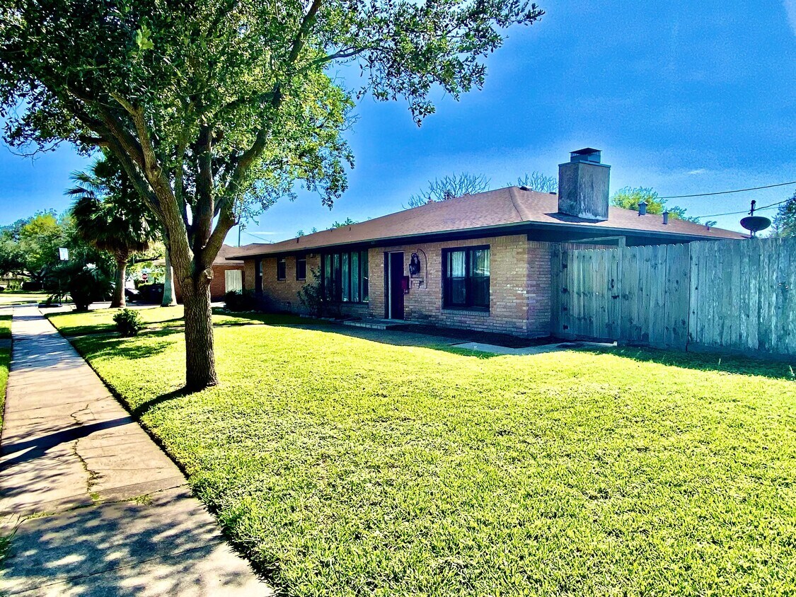 611 Wilshire Pl, Corpus Christi, TX 78411 House for Rent in Corpus Christi, TX