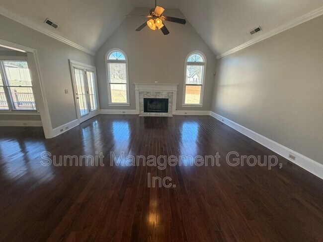 Foto del edificio - 2405 Twin Creek Ct SW