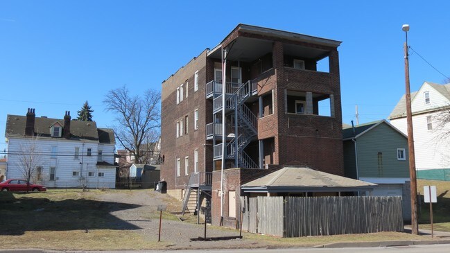 Building Photo - 548 Grandview Ave