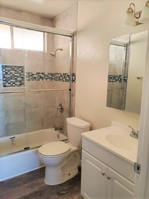 Building Photo - 12704 Cedar Ave